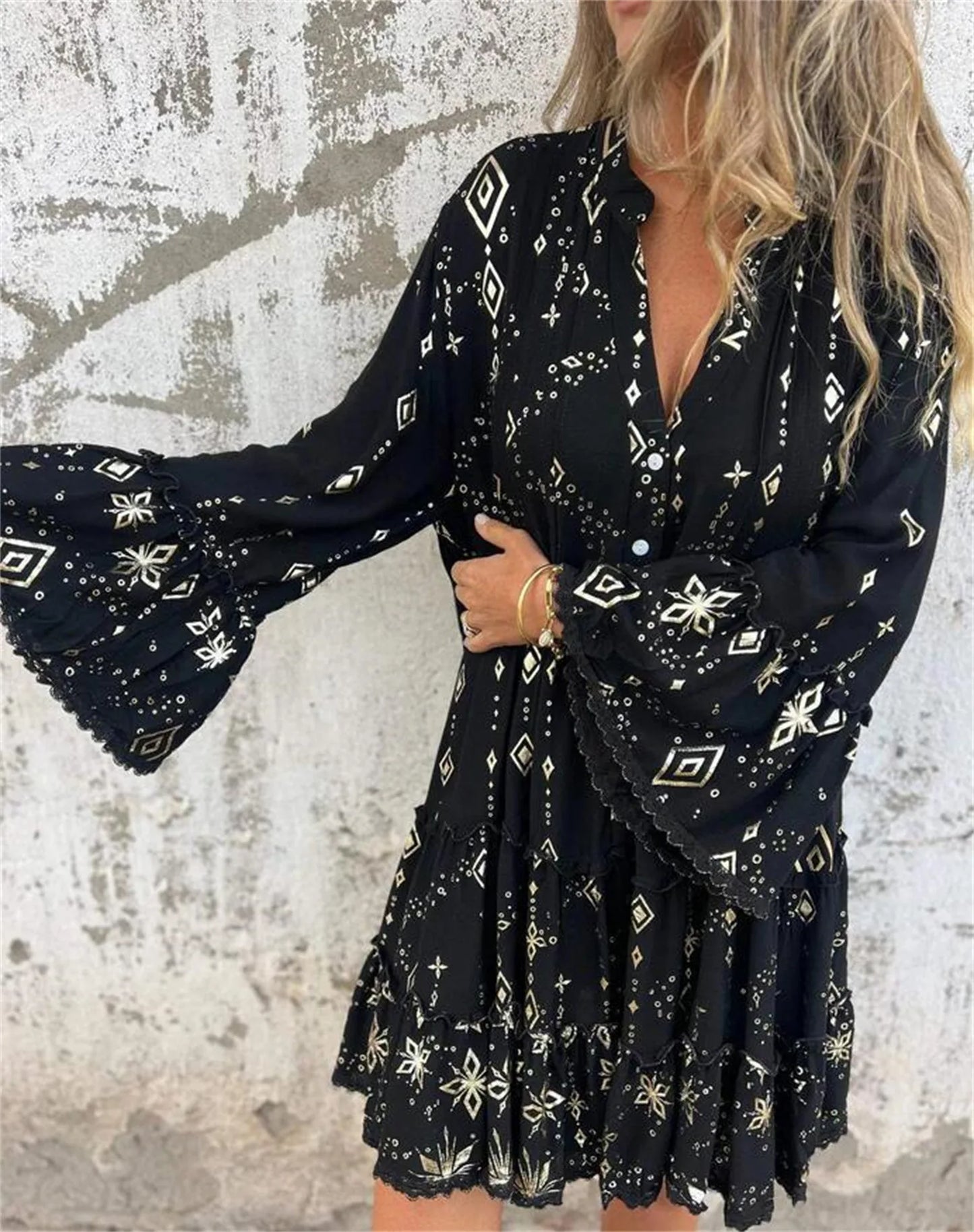 Golden Grace™ – Elegant Lace Sleeve Dress