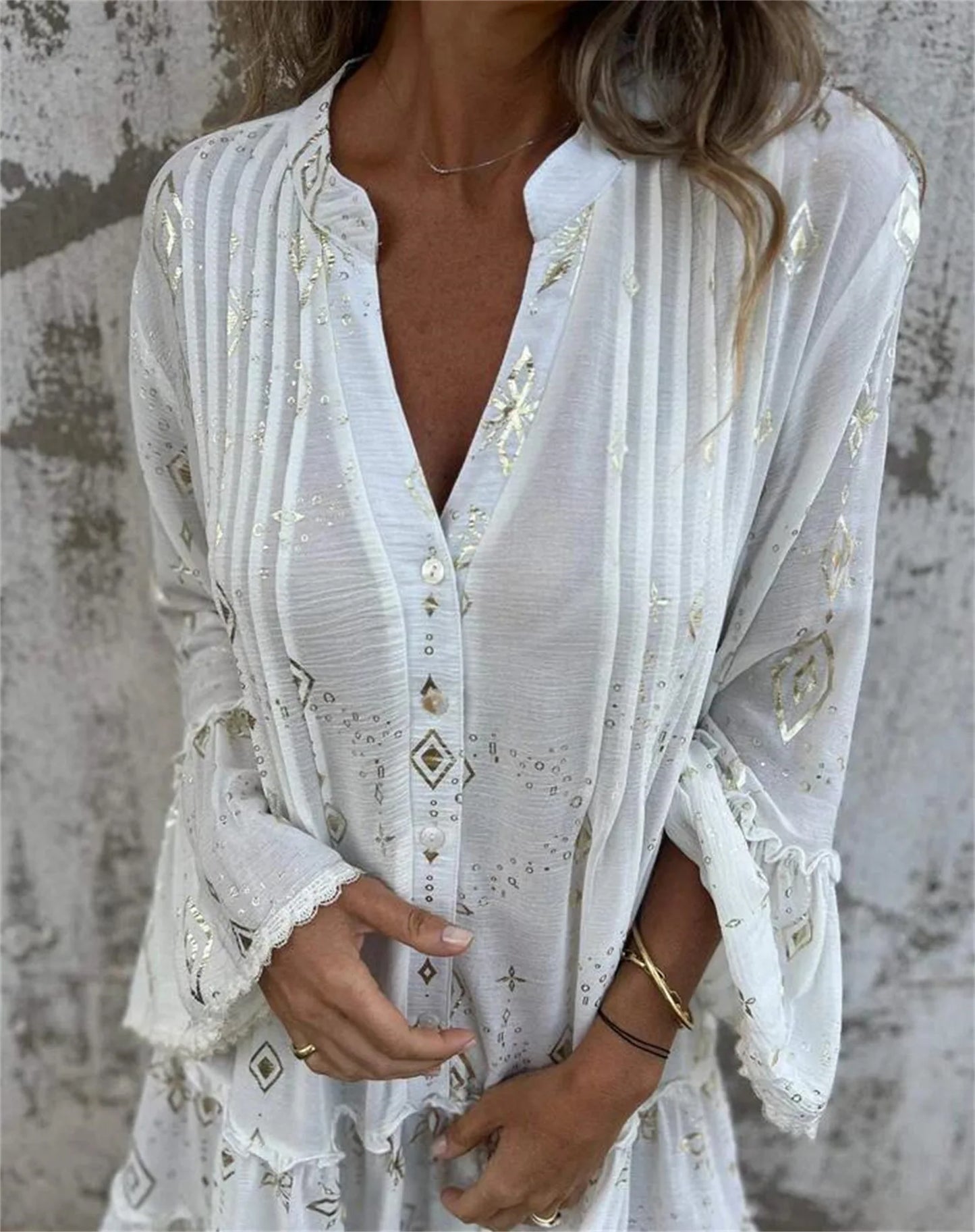 Golden Grace™ – Elegant Lace Sleeve Dress