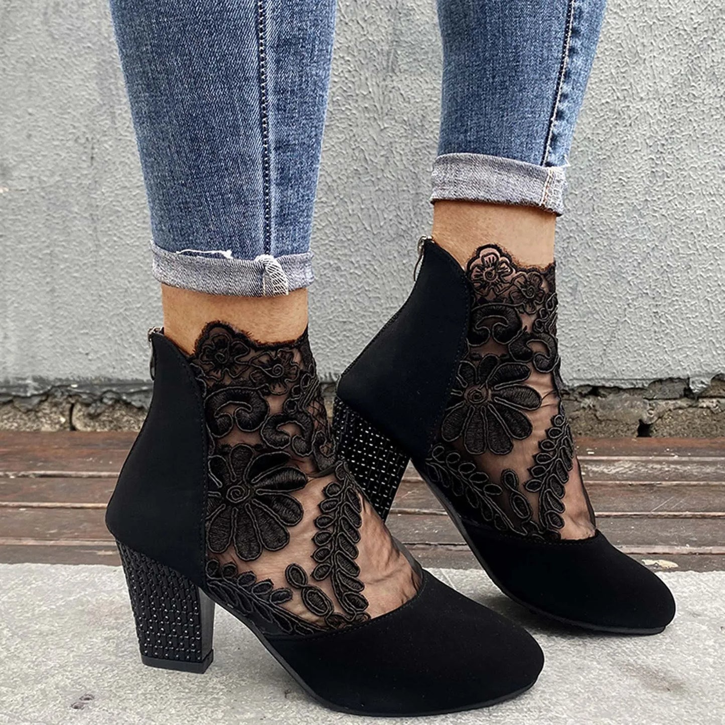 Elegant Embroidered Chunky Heel Sandals