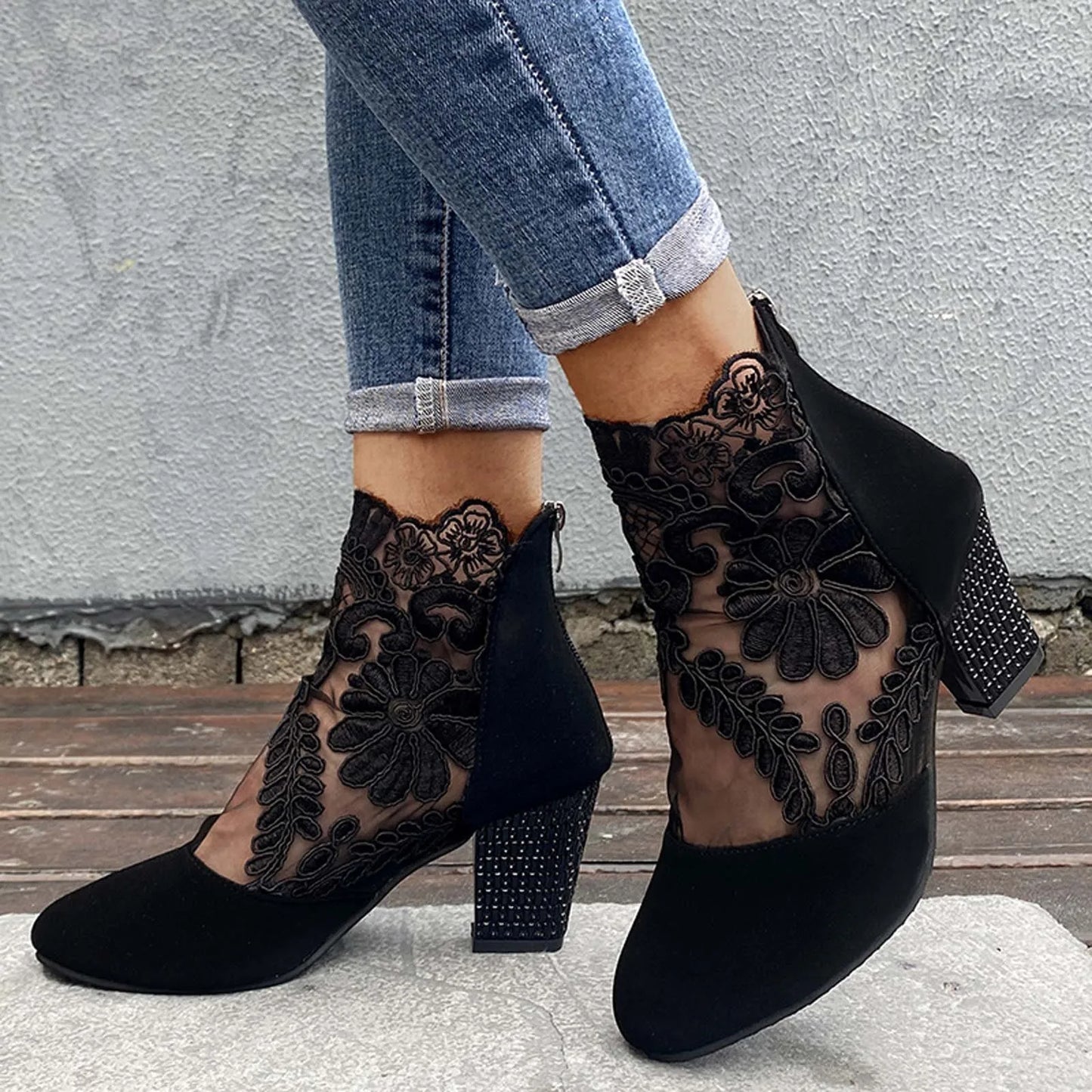 Elegant Embroidered Chunky Heel Sandals